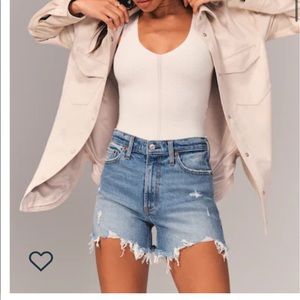 Abercrombie high rise 4” shorts